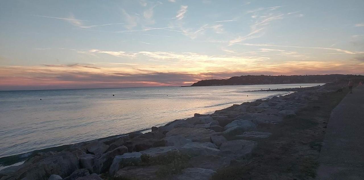 Le Balcon De Jersey - Face A La Mer Saint-Jean-de-la-Rivière Exterior foto